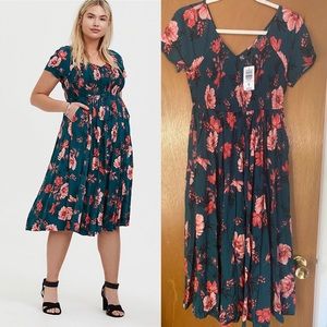 NWT Torrid Floral Challis Smocked Midi Dress